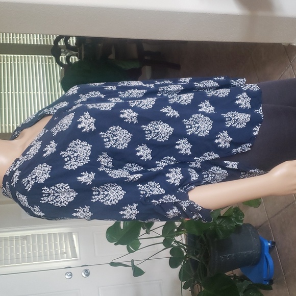 Fun2Fun m flowy vneck button tab quarter sleeve rayon blouse - Picture 2 of 4